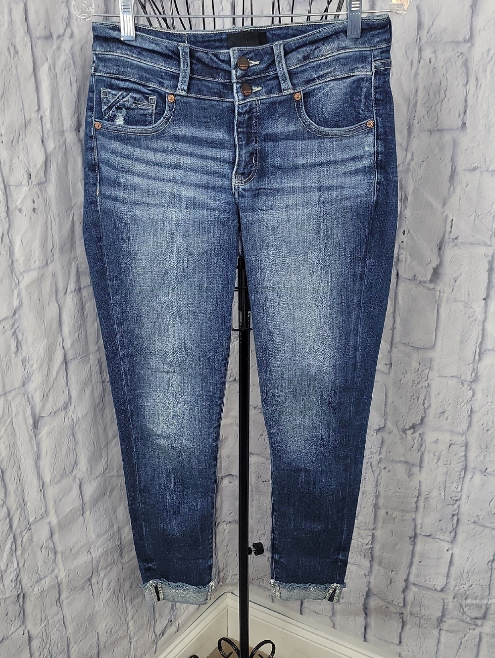 BKE Buckle Black Fit No. 53 Women's Size 27 Cropped Skinny Raw Hem Denim